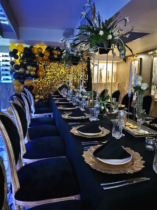 navy-gold-table